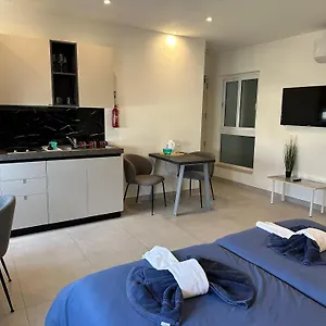Guest house The, Pieta