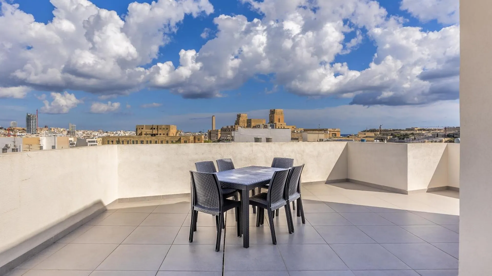 Dolce Pieta' Penthouse Apartment 0*, Pieta